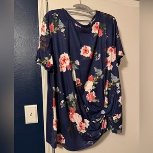 Women’s top w/flowers Size 3X